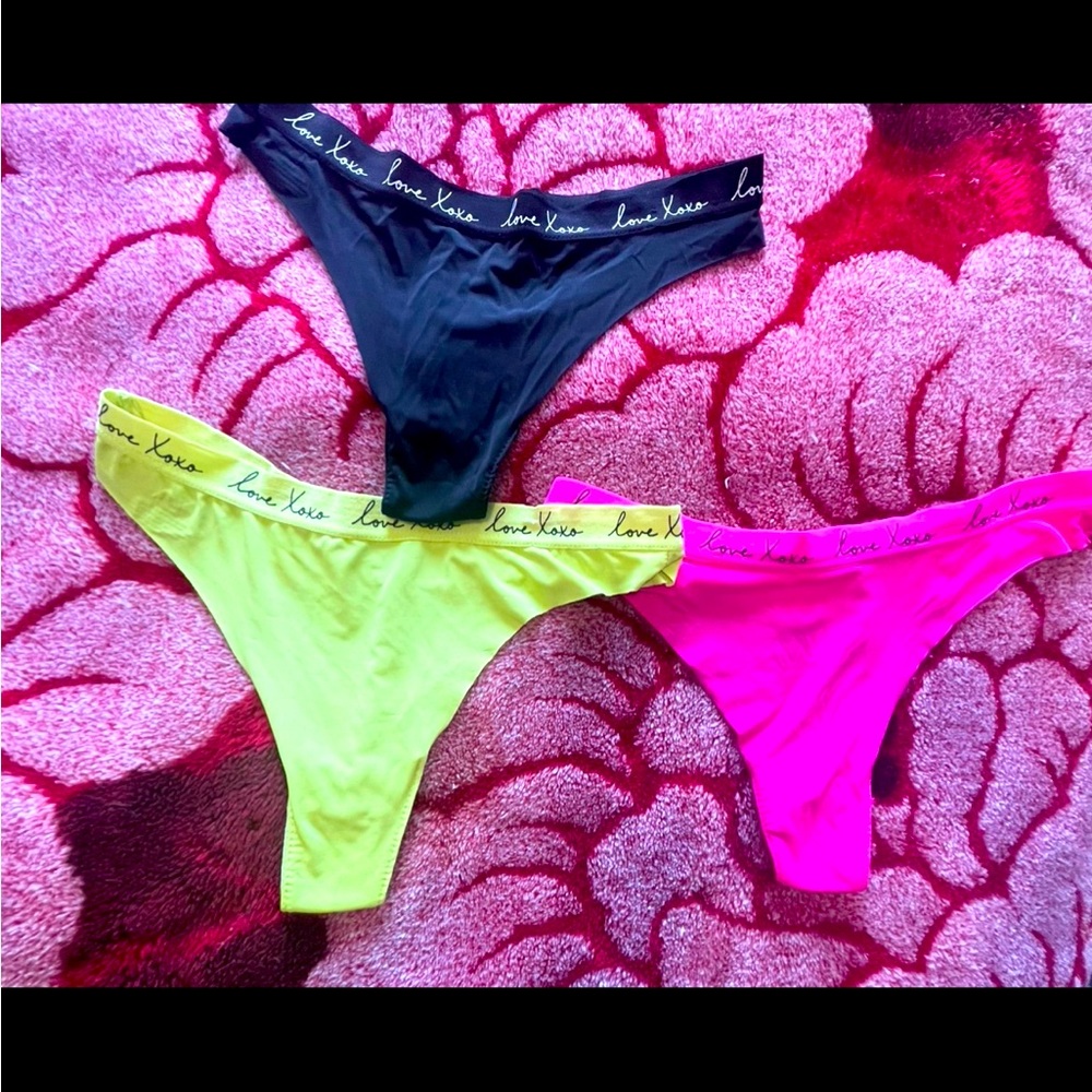 XOXO thongs